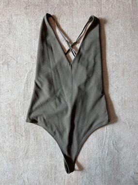 Babaton Bodysuit V-Neck Strappy Back Size M Aritzia